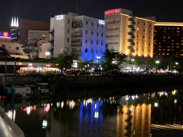 那珂川沿いの屋台街